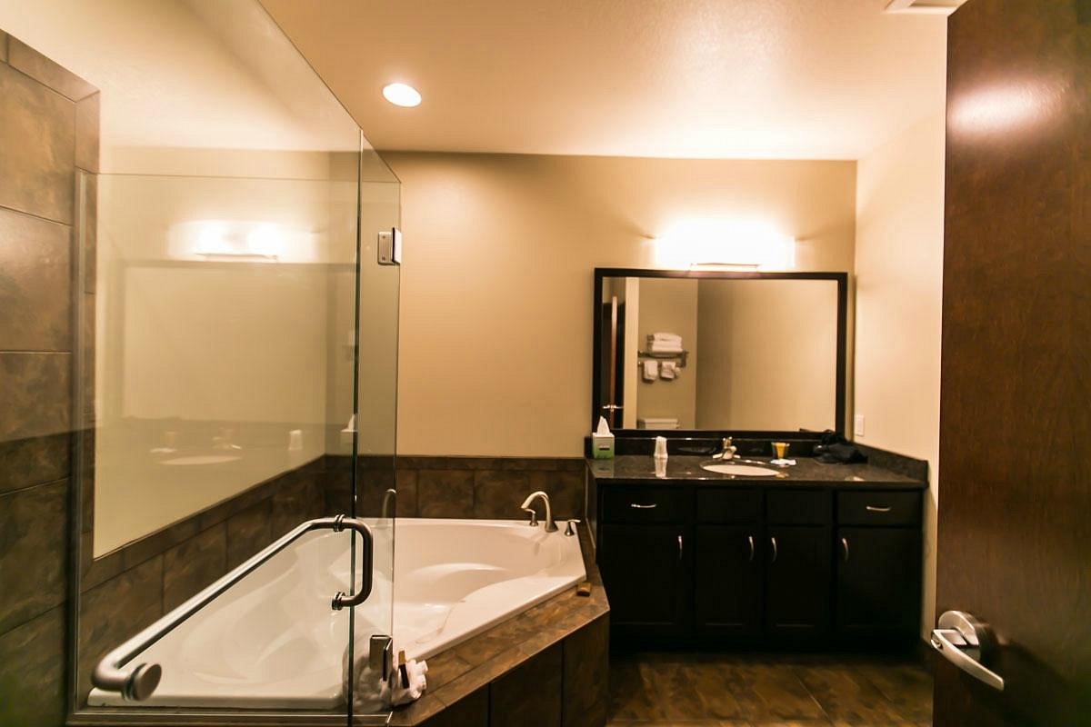 Roosevelt Inn & Suites photo 1