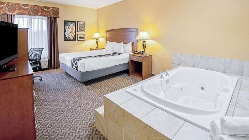 La Quinta Inn & Suites by Wyndham Lawton / Fort Sill