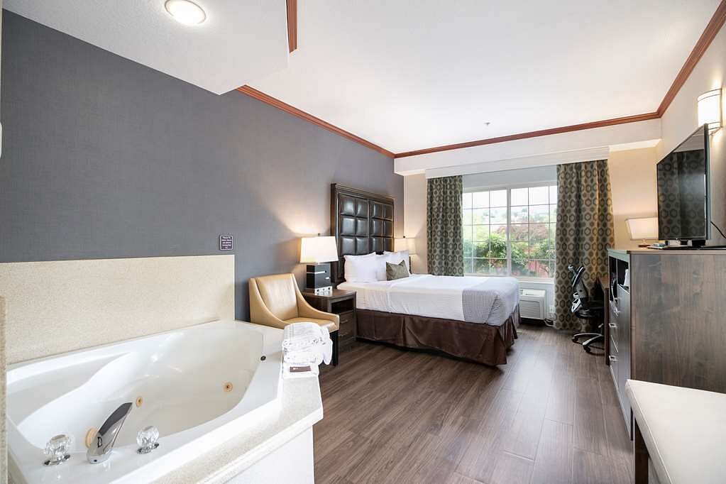 Best Western Plus Northwind Inn & Suites photo 1