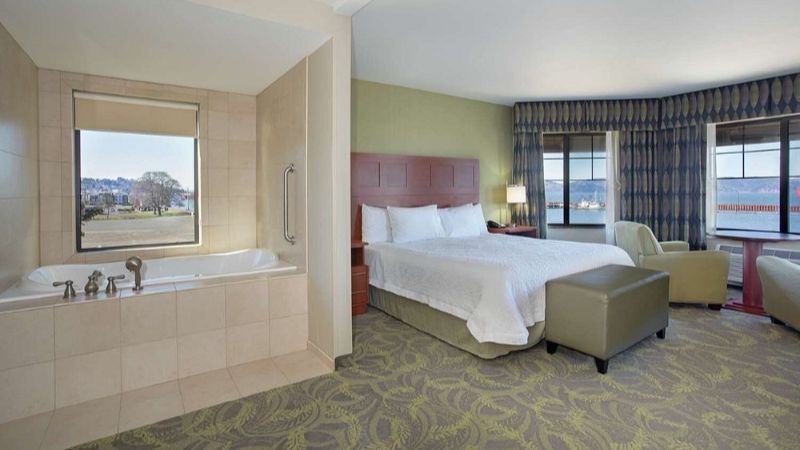 Hampton Inn & Suites Astoria photo 1