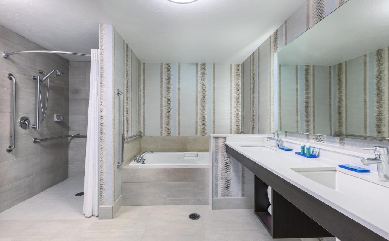 Holiday Inn Express & Suites Eugene Downtown – University, an IHG Hotel photo 1
