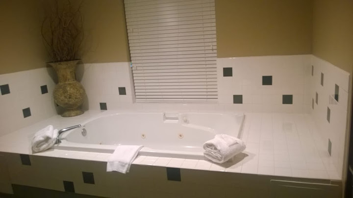 La Quinta Inn & Suites by Wyndham Eugene photo 1