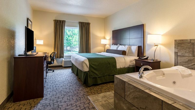 Cobblestone Hotel & Suites – Erie