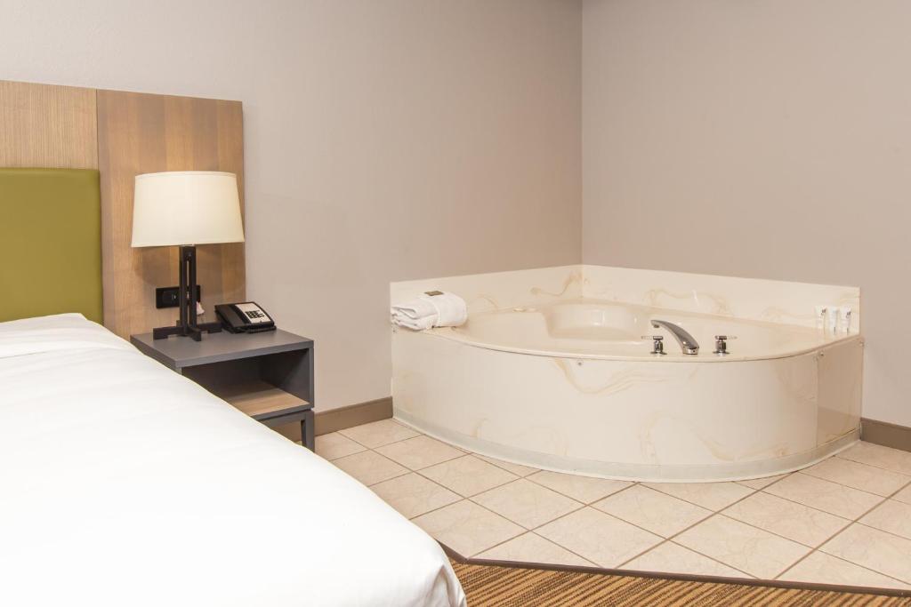 Country Inn & Suites by Radisson, Rapid City, SD