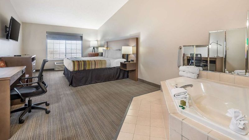 Country Inn & Suites by Radisson, Watertown, SD