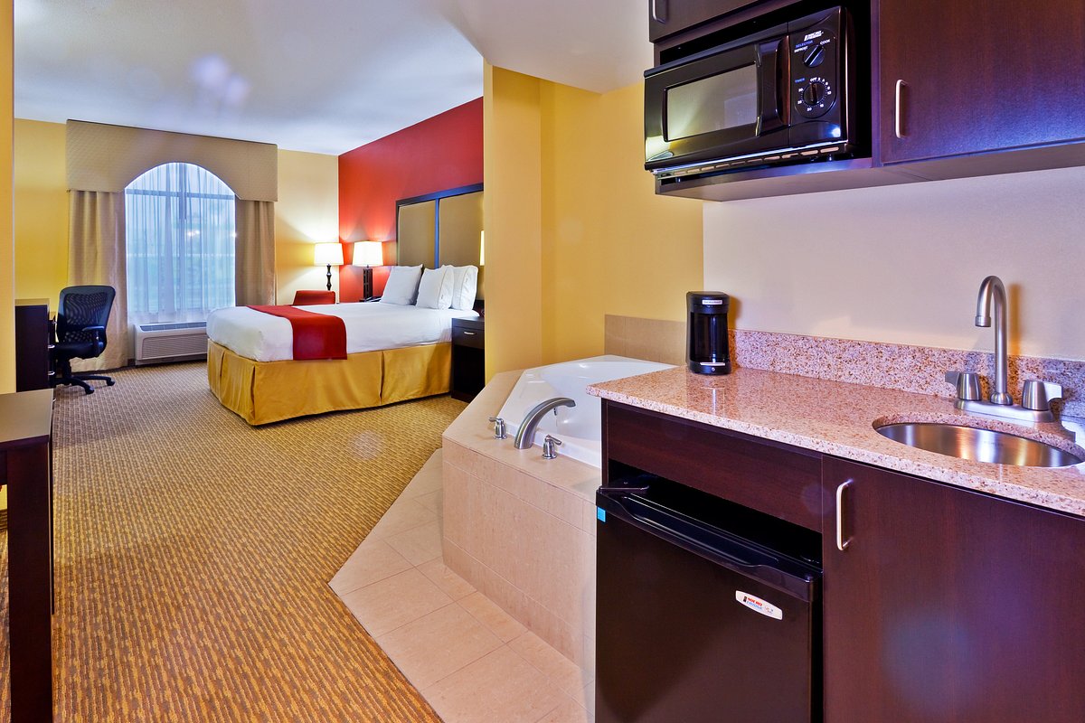 Holiday Inn Express Nashville-Opryland - Room with Private Spa Bath