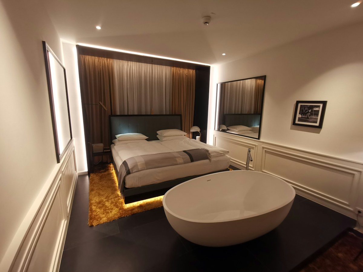 Ramada by Wyndham Lebanon - Deluxe King Room