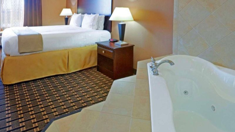Comfort Inn & Suites Dallas Medical-Market Center photo 1