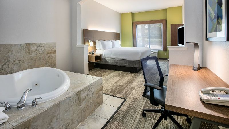 Holiday Inn Express & Suites Dallas – Grand Prairie I-20 By IHG