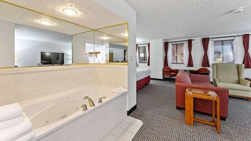 The Cairn Hotel
