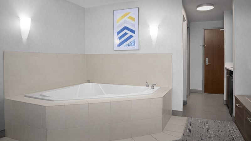 Holiday Inn Express & Suites Alexandria – Fort Belvoir, an IHG Hotel photo 1