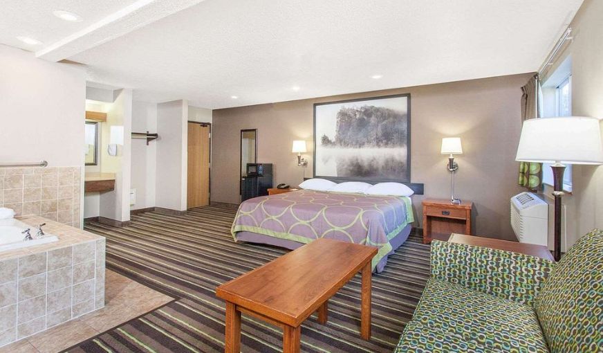 Super 8 by Wyndham Richlands / Claypool Hill Area photo 1