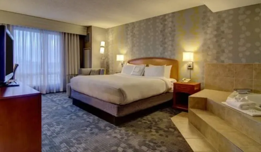Courtyard by Marriott Tysons McLean photo 1