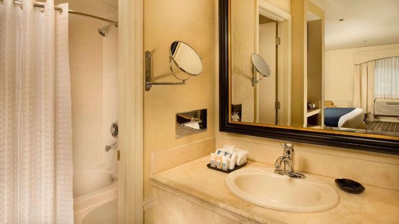Best Western Plus Puyallup Hotel photo 1