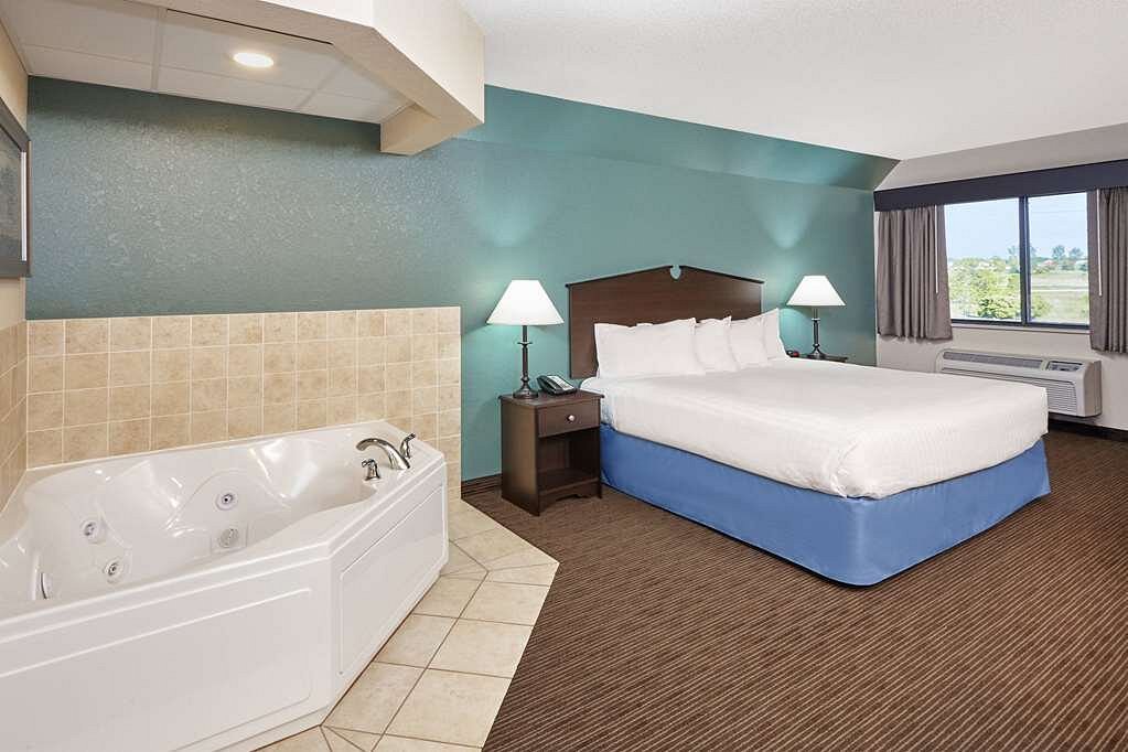 AmericInn by Wyndham Green Bay East photo 1
