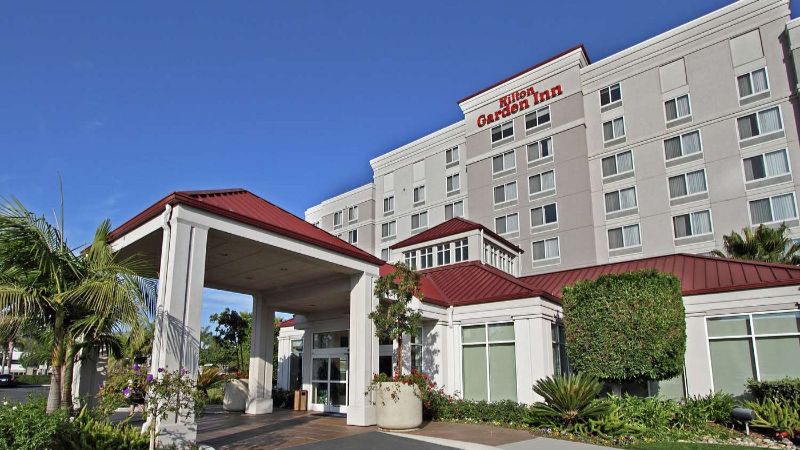 Country Inn & Suites by Radisson, Platteville, WI - King Suite with In-Room Whirlpool Tub