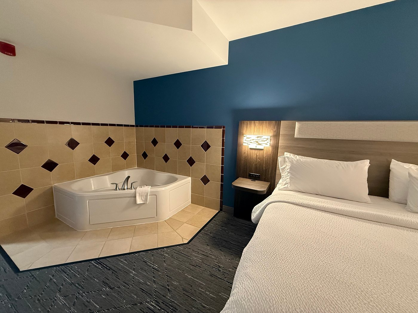Holiday Inn Express & Suites Loveland By IHG photo 1