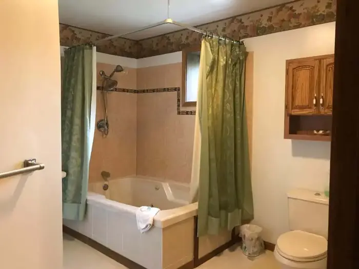 7 Gables Inn & Suites