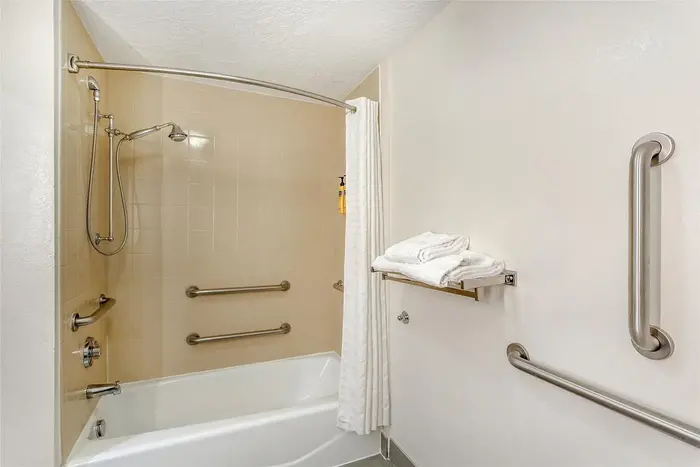 Best Western Plus Airport Inn & Suites