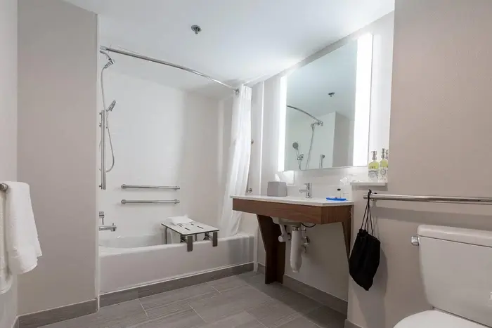 Holiday Inn Express & Suites Arlington North