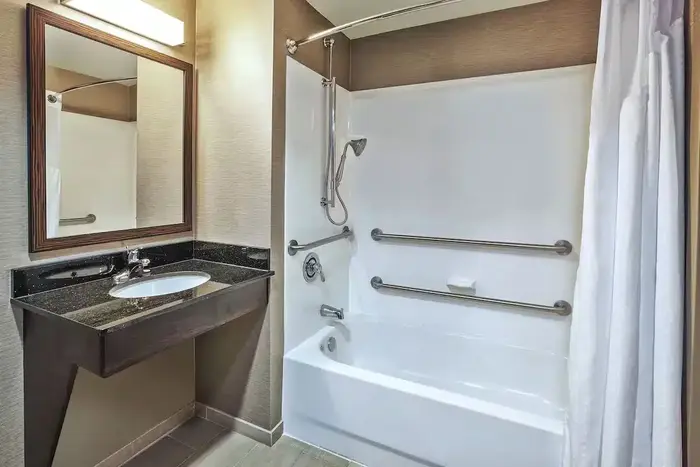 Holiday Inn Express & Suites Dayton SW