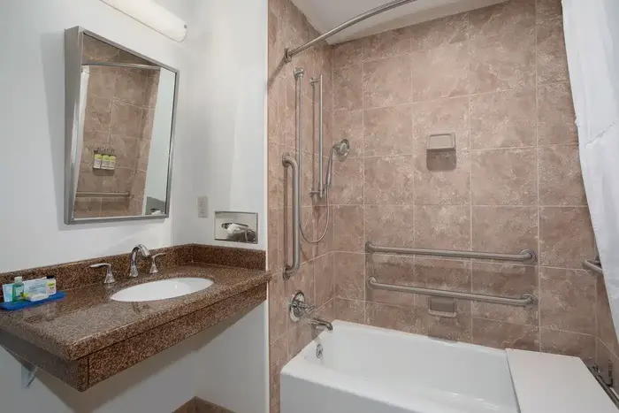 Holiday Inn Express & Suites Lander, an IHG