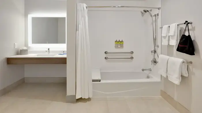 Holiday Inn Express & Suites Yukon