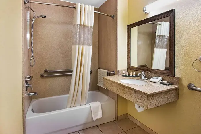 La Quinta Inn & Suites by Wyndham