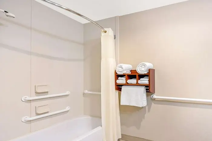 La Quinta Inn & Suites by Wyndham