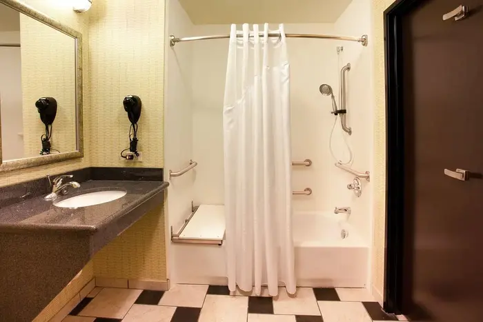 Holiday Inn Express & Suites Tulsa South