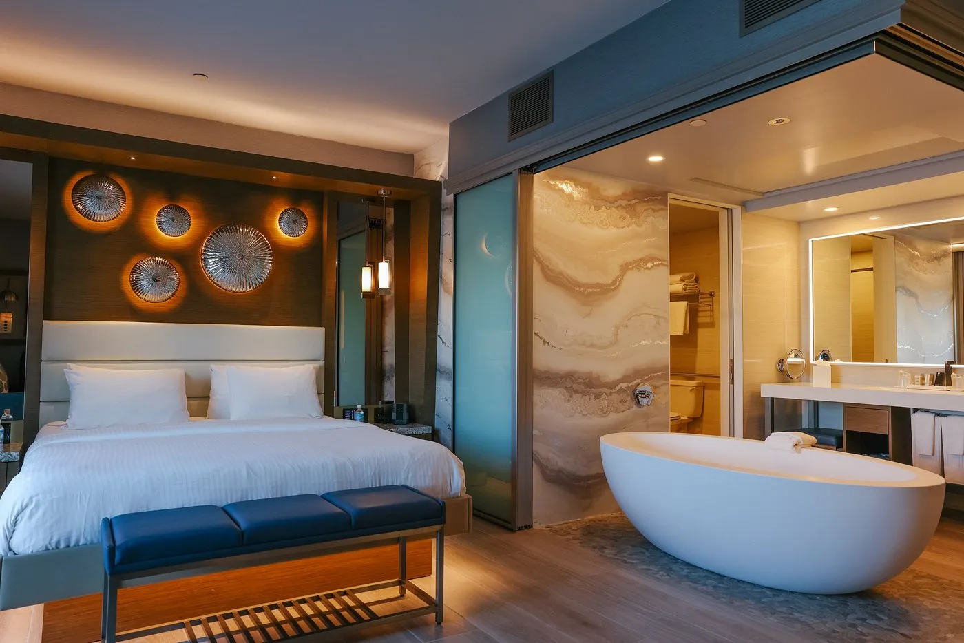 Anaheim Hotels With Jacuzzi in Room