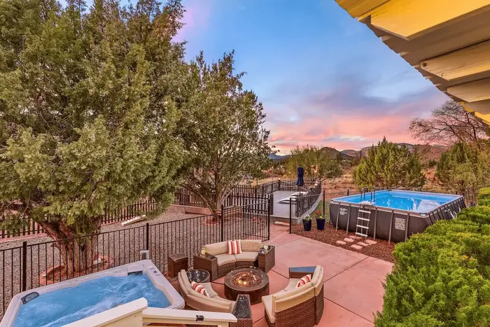 Serene Home ~ Sleeps 16 ~ Kings