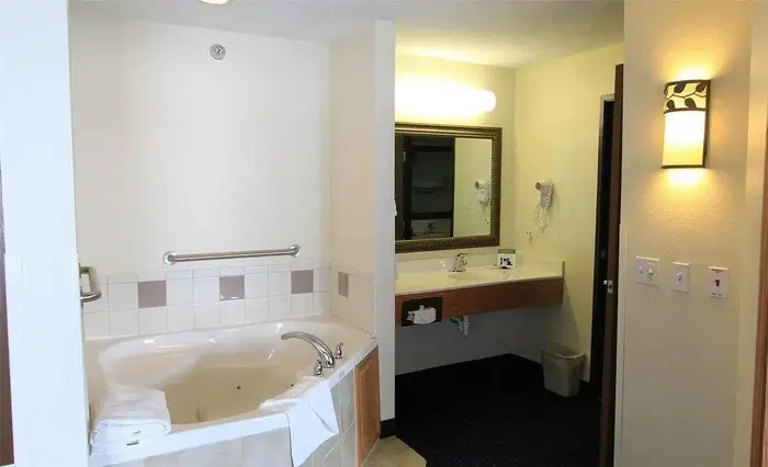 AmericInn By Wyndham Cedar Rapids Airport