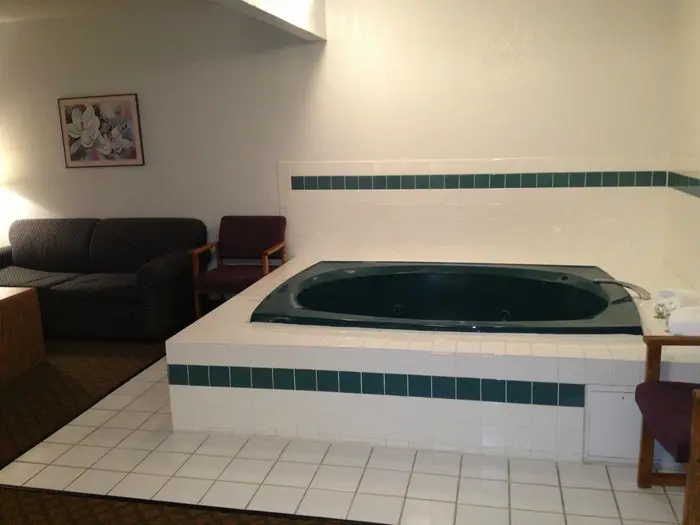 Bison Inn & Suites on University