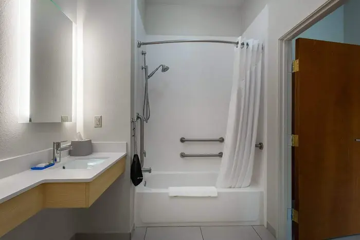 Holiday Inn Express & Suites Lewisburg