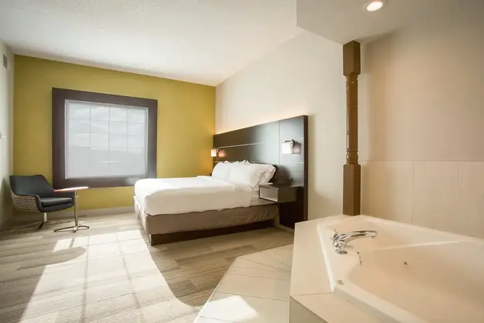 Holiday Inn Express & Suites Reading Airport
