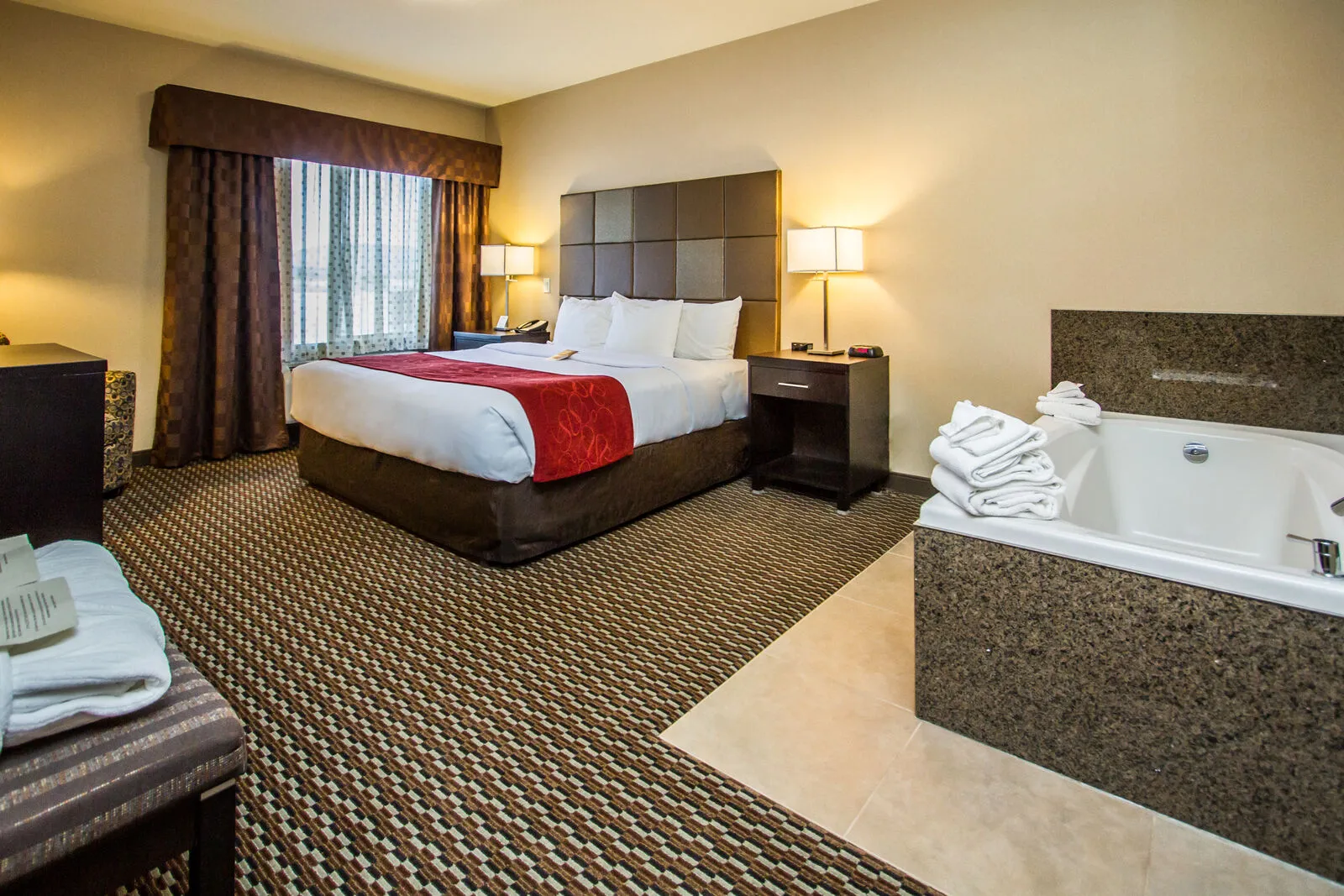 Burbank Hotels with Jacuzzi in Room