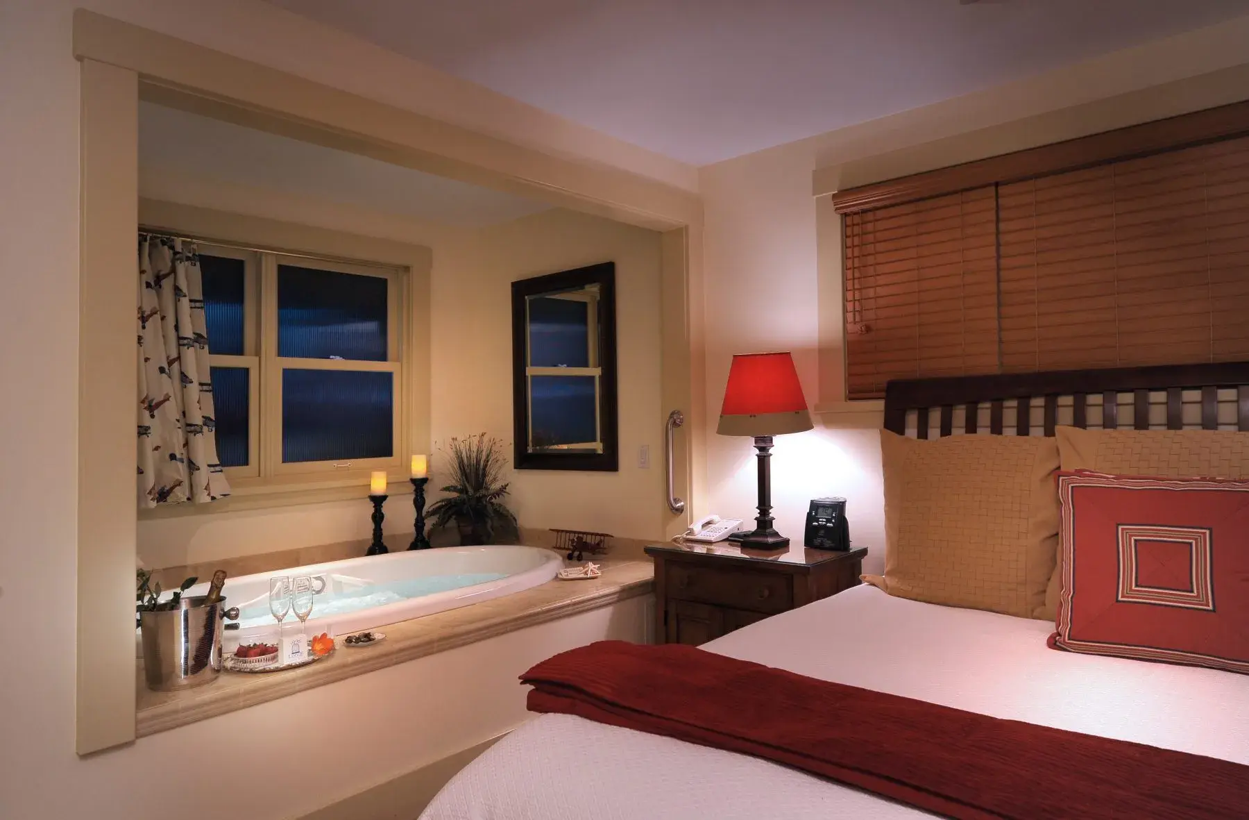 California hotels with jacuzzi in room