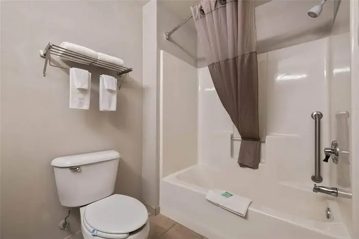 Rodeway Inn & Suites