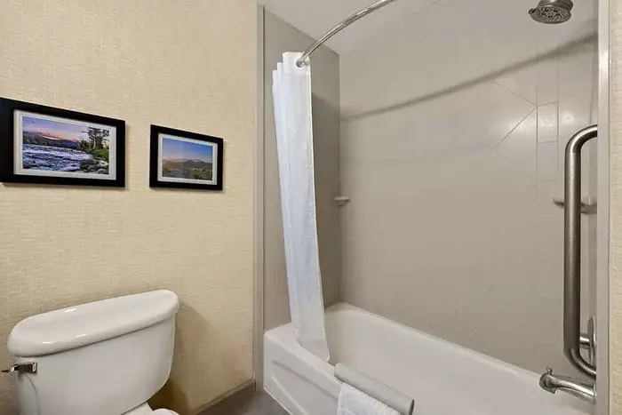 Comfort Inn & Suites Airport