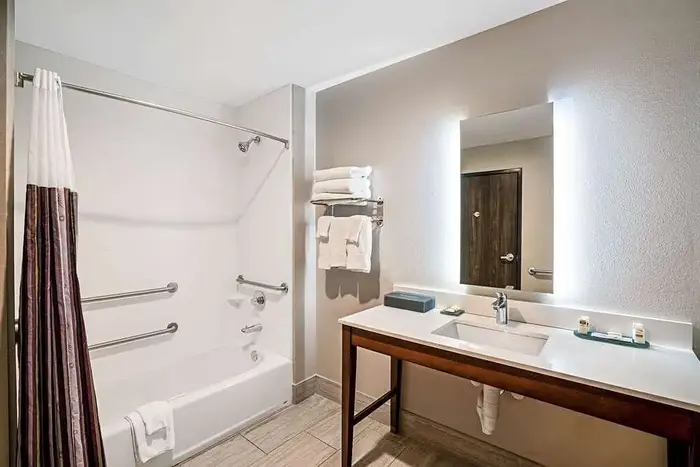 La Quinta Inn & Suites by Wyndham
