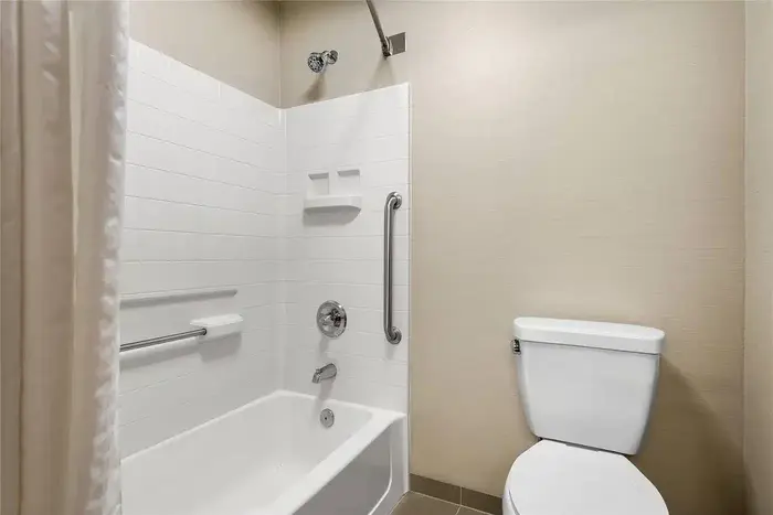 Comfort Inn & Suites North East