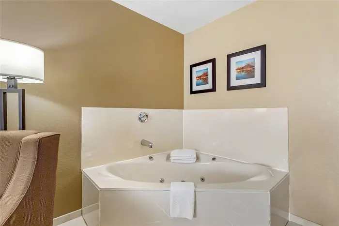 Comfort Inn & Suites, East Moline near I-80