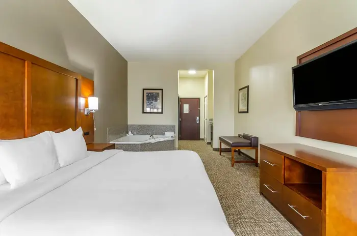 Comfort Inn & Suites Near Bethel College