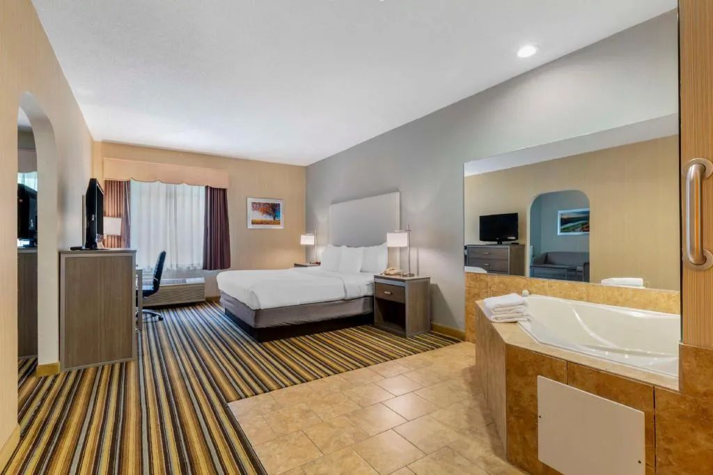 Connecticut Hotels With Jacuzzi in Rooms