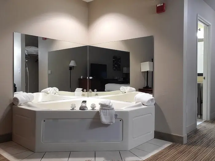 Country Inn & Suites by Radisson, Ames, IA