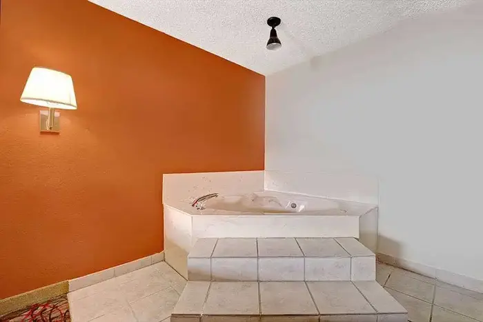 Super 8 by Wyndham Dallas South