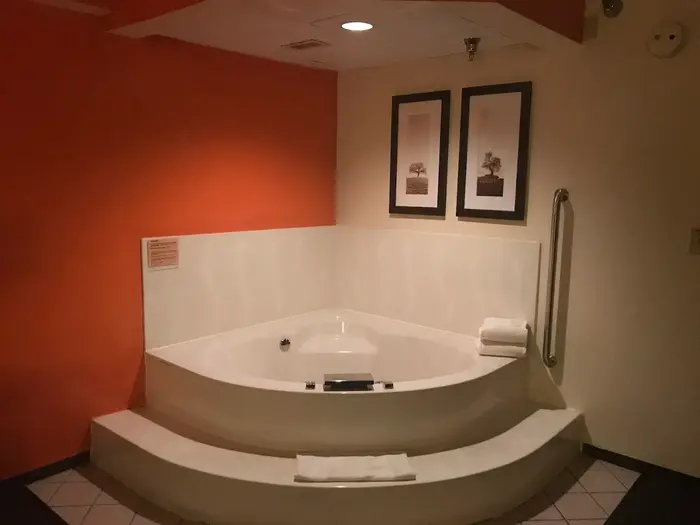 First American Hotel & Suites