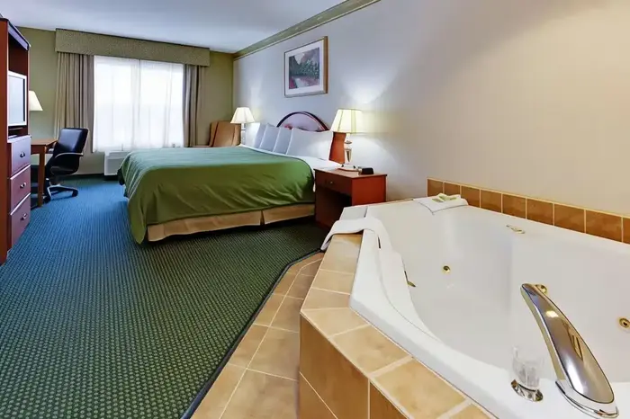 Country Inn & Suites by Radisson, Brockto