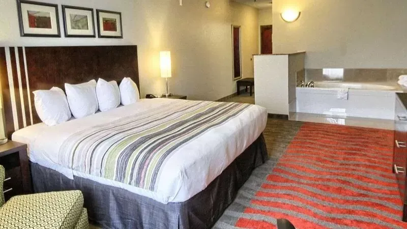 Country Inn & Suites by Radisson, Dearborn, MI